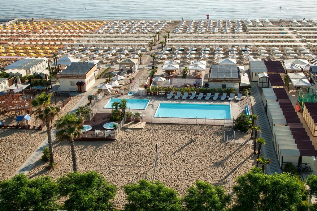 Hotel Lungomare Riccione Exterior foto